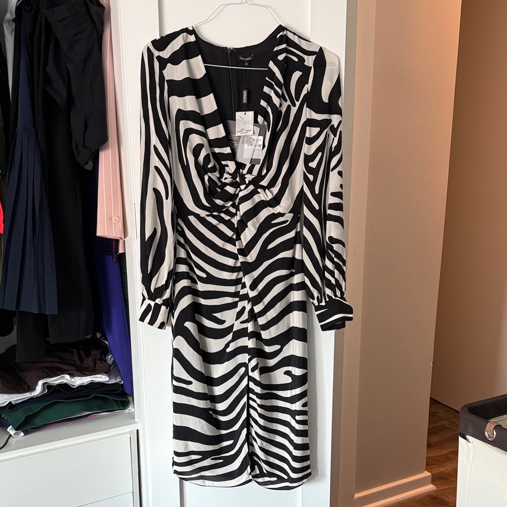 100% Silk-Le Lis Blanc-Long Sleeve Zebra-Print V-Neck Dress - Black & White